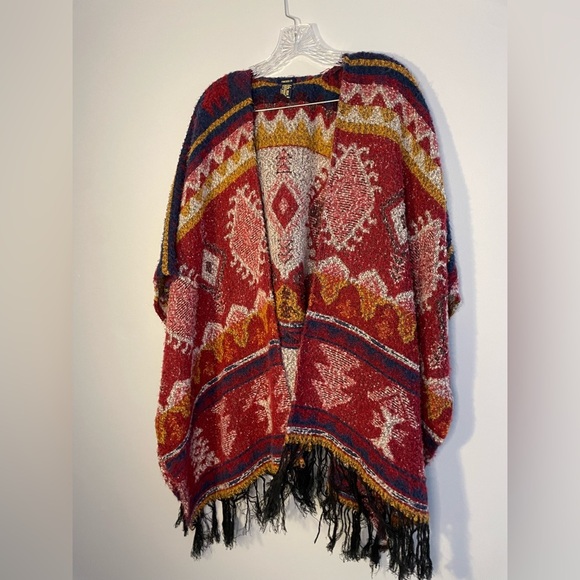 Forever 21 Women's Poncho Western Aztec Fringe Red Blue Gold White One Size EUC - Picture 8 of 16